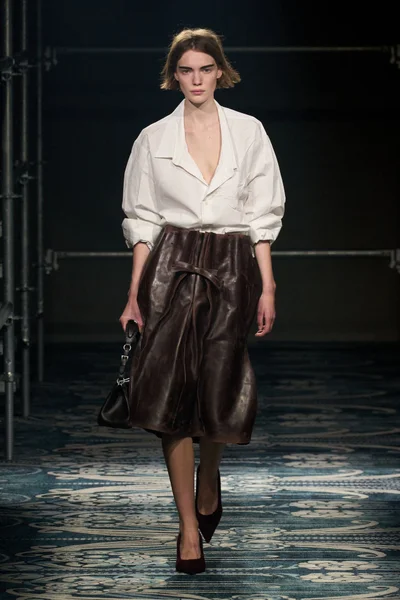 Look 49